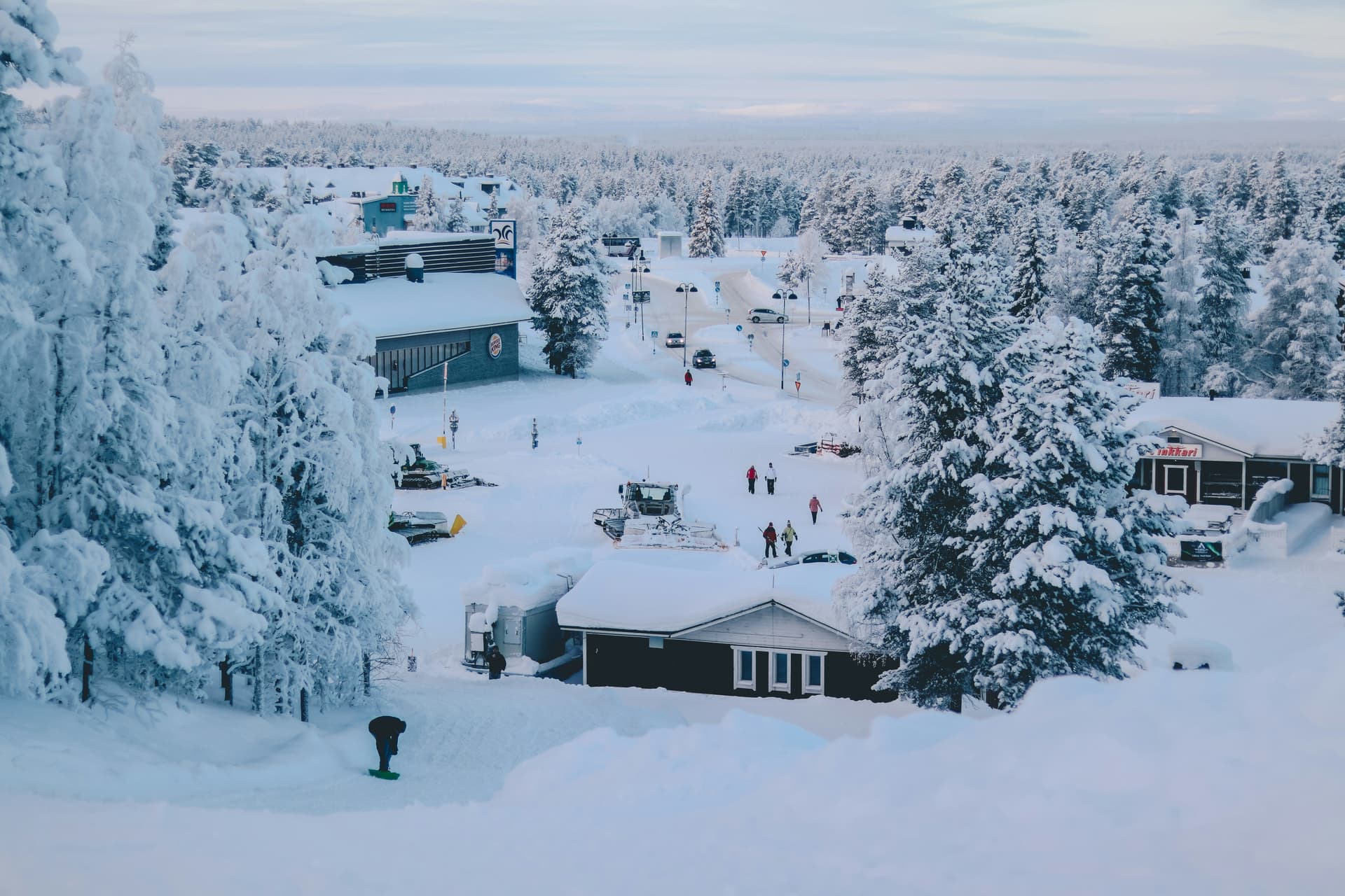 Source chaude naturelle avec vue sur les montagnes