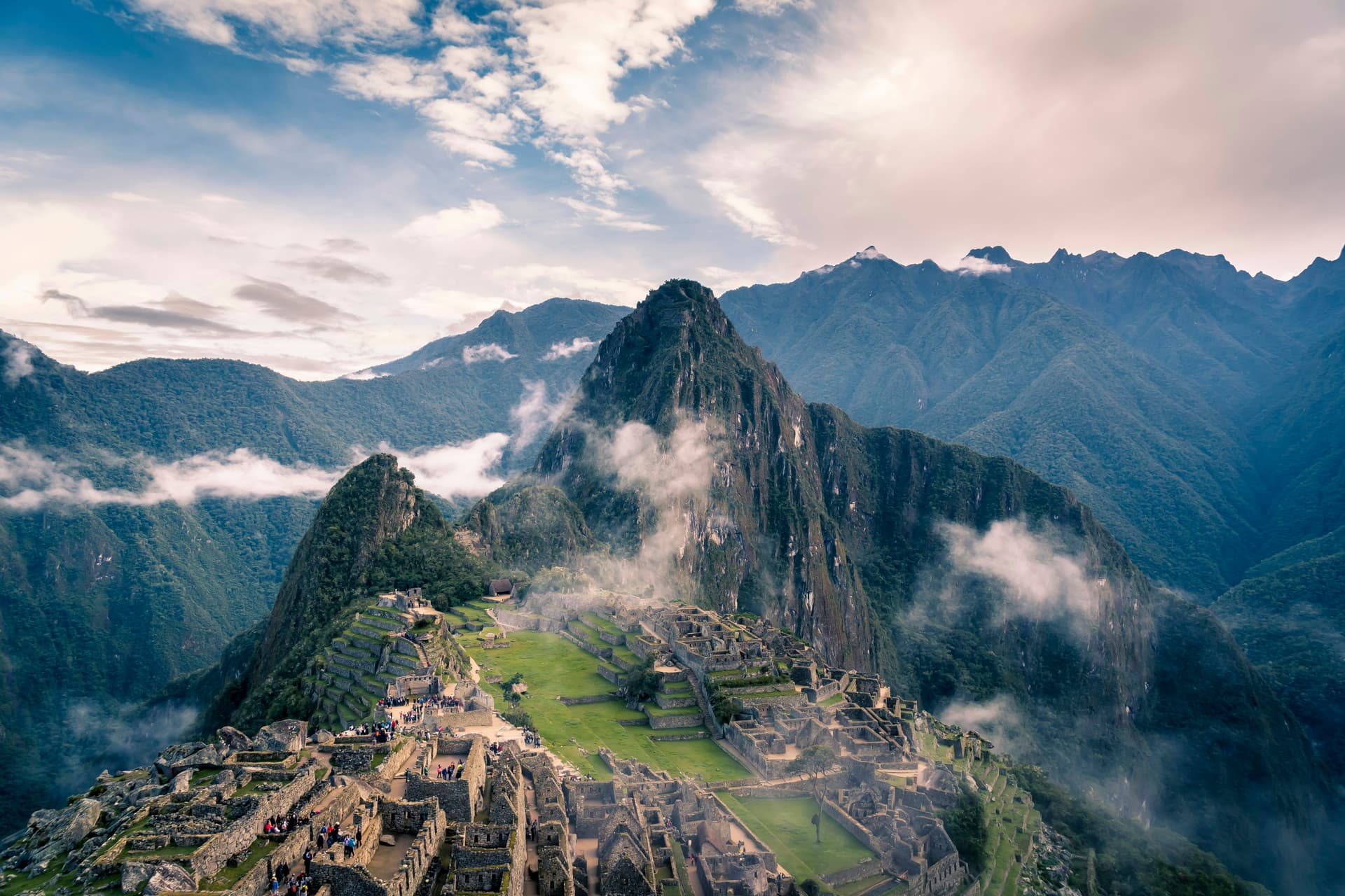 Machu Picchu au lever du soleil — la cité perdue des Incas au Pérou