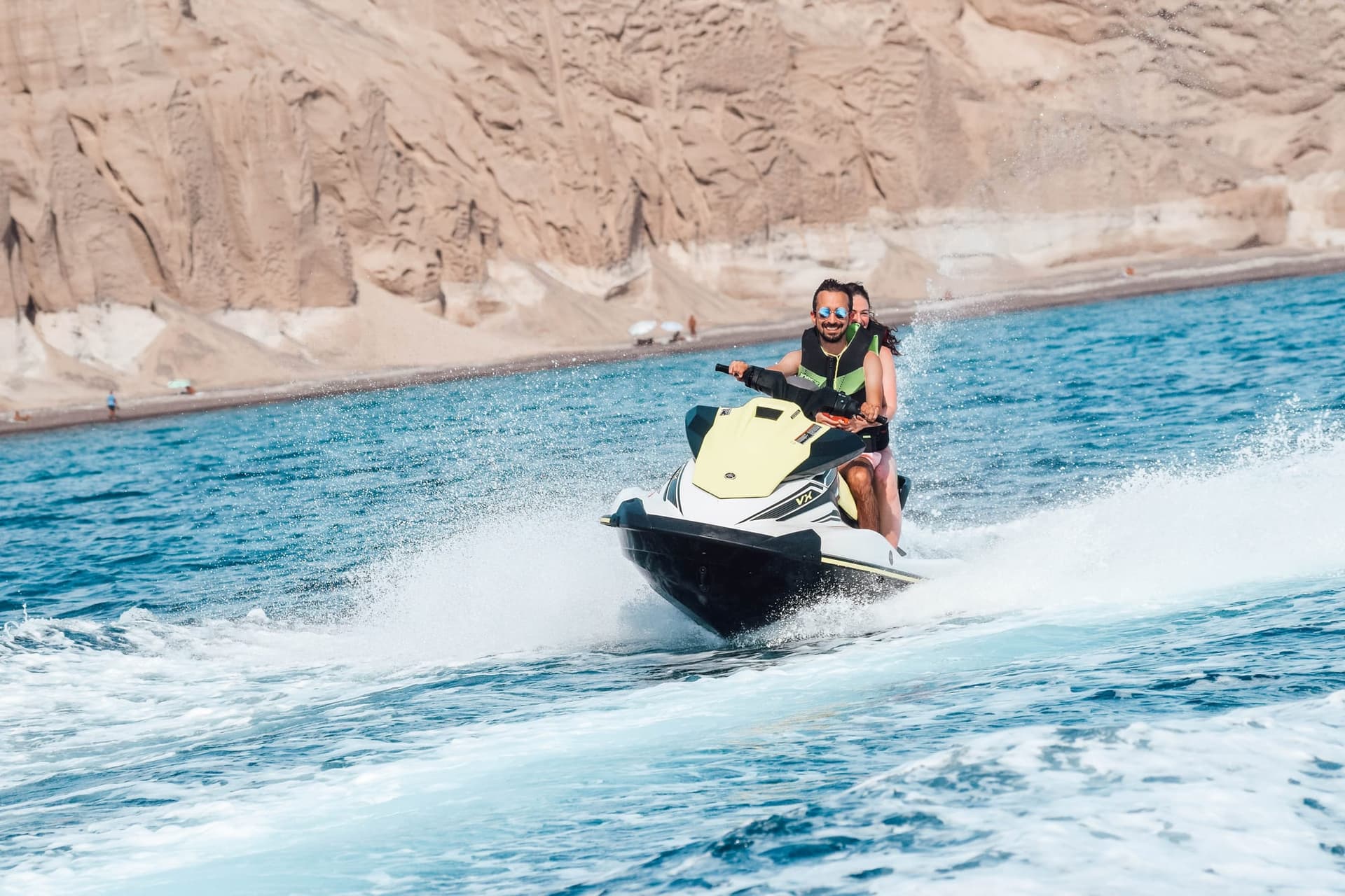 Jetski à Santorin – La meilleure activité de l’île en 2024