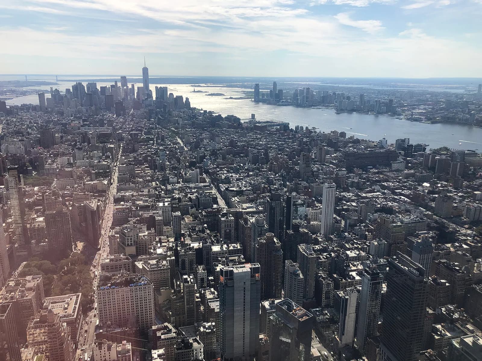 panorama vers le sud-ouest depuis le 102e étage jusqu'à Lower Manhattan et l'Hudson