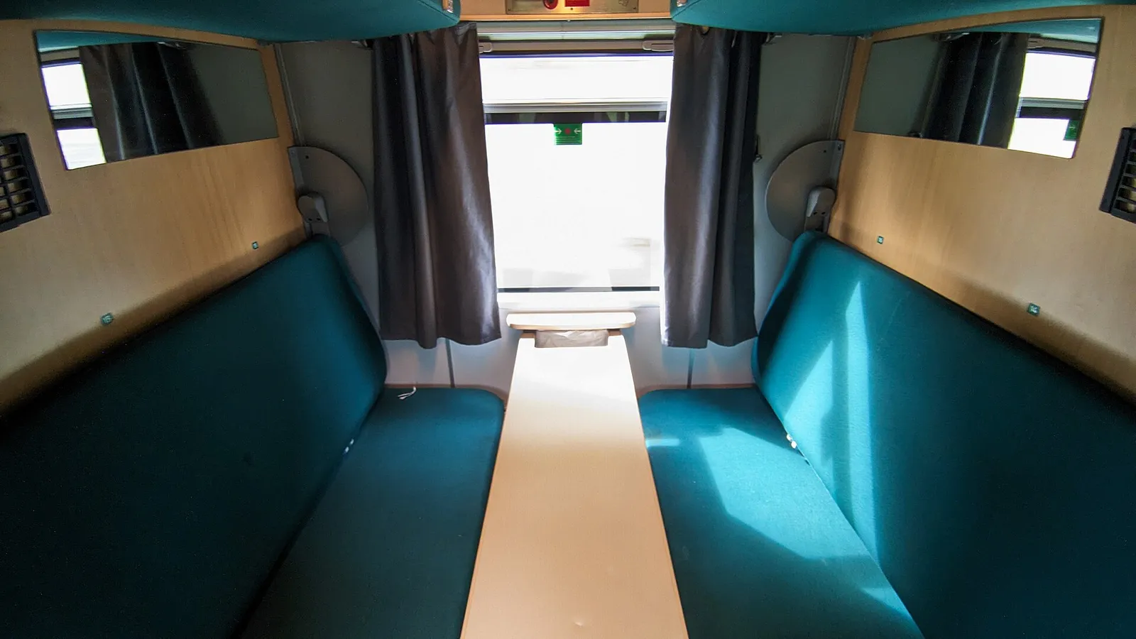 compartiment couchettes rénové du train de nuit sur la ligne Oslo-Bergen