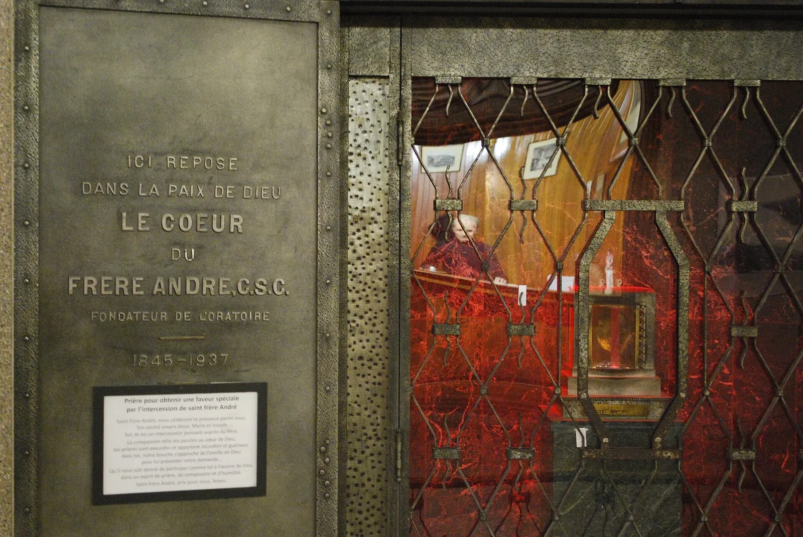 le reliquaire du cœur du frère André, fondateur de l'oratoire Saint-Joseph du Mont-Royal