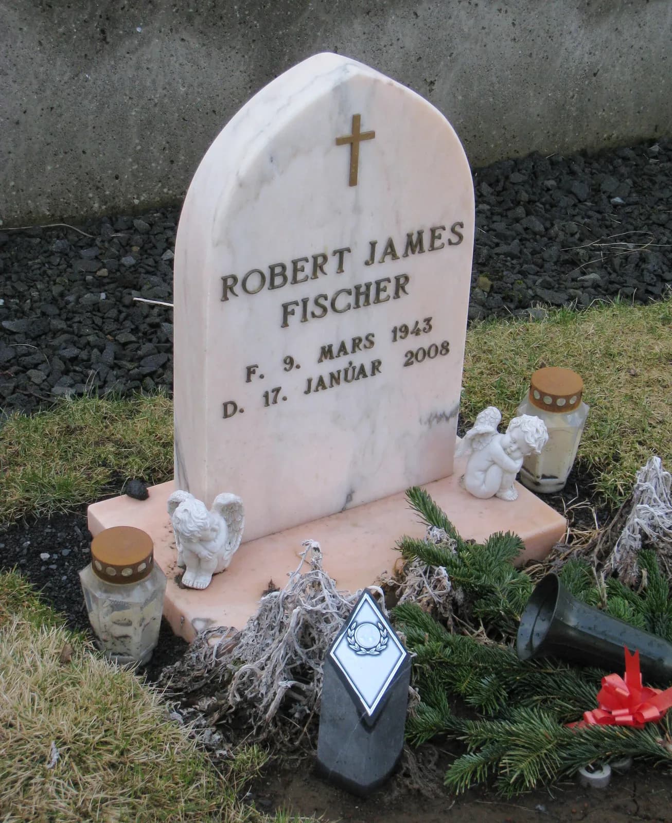 la tombe de Bobby Fischer au cimetière de l'église de Laugardælir, près de Selfoss