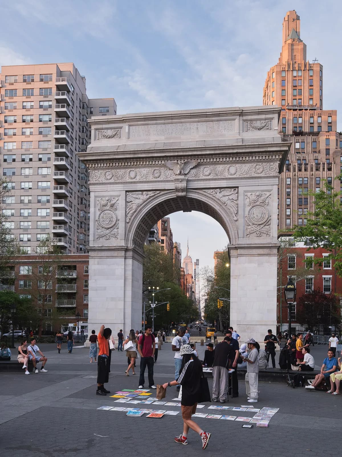 l'arche de Washington Square encadrant la Cinquième Avenue et l'Empire State Building