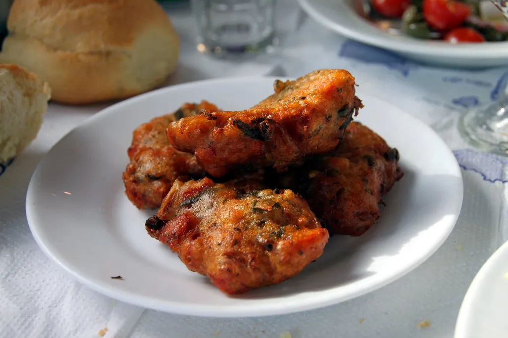 a plate of tomatokeftedes, the tomato fritters typical of Santorini