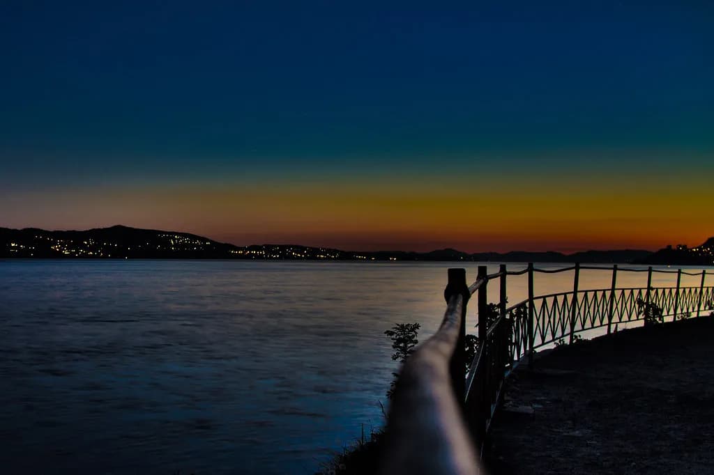 coucher de soleil sur le fjord depuis la promenade de Nordnes à Bergen