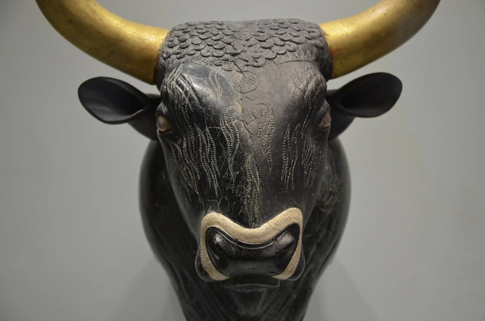 The bull's head rhyton from Knossos