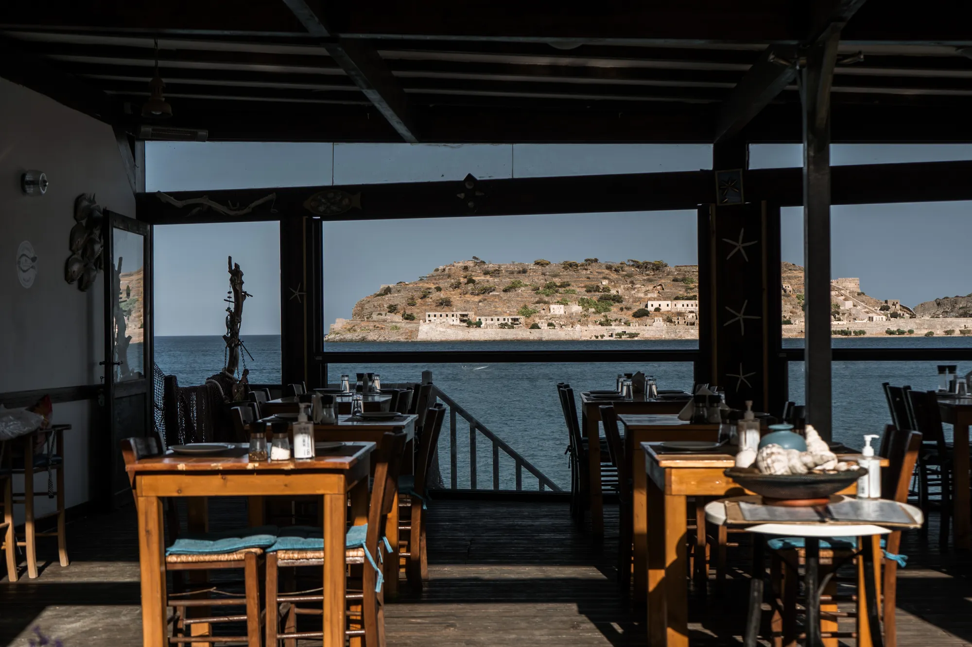 Cuisine crétoise et raki : les plats à goûter et les codes de la table, Crète, guide de voyage Âme Bohème