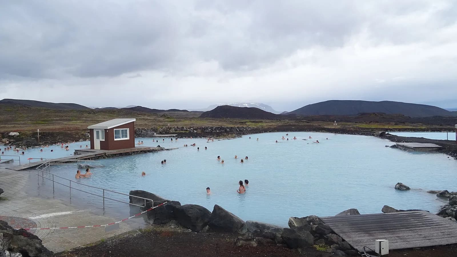 le lagon bleu laiteux de l’ancien Mývatn Nature Baths, avant sa transformation en Earth Lagoon Mývatn