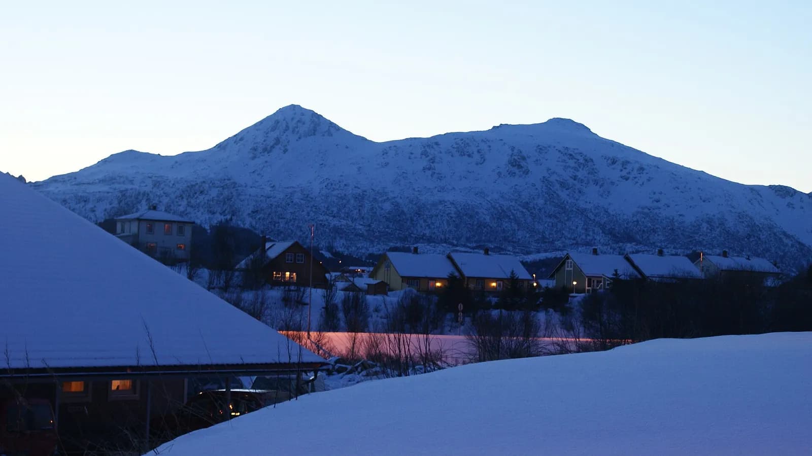 Leknes, principale ville de l'île de Vestvågøya, un matin d'hiver