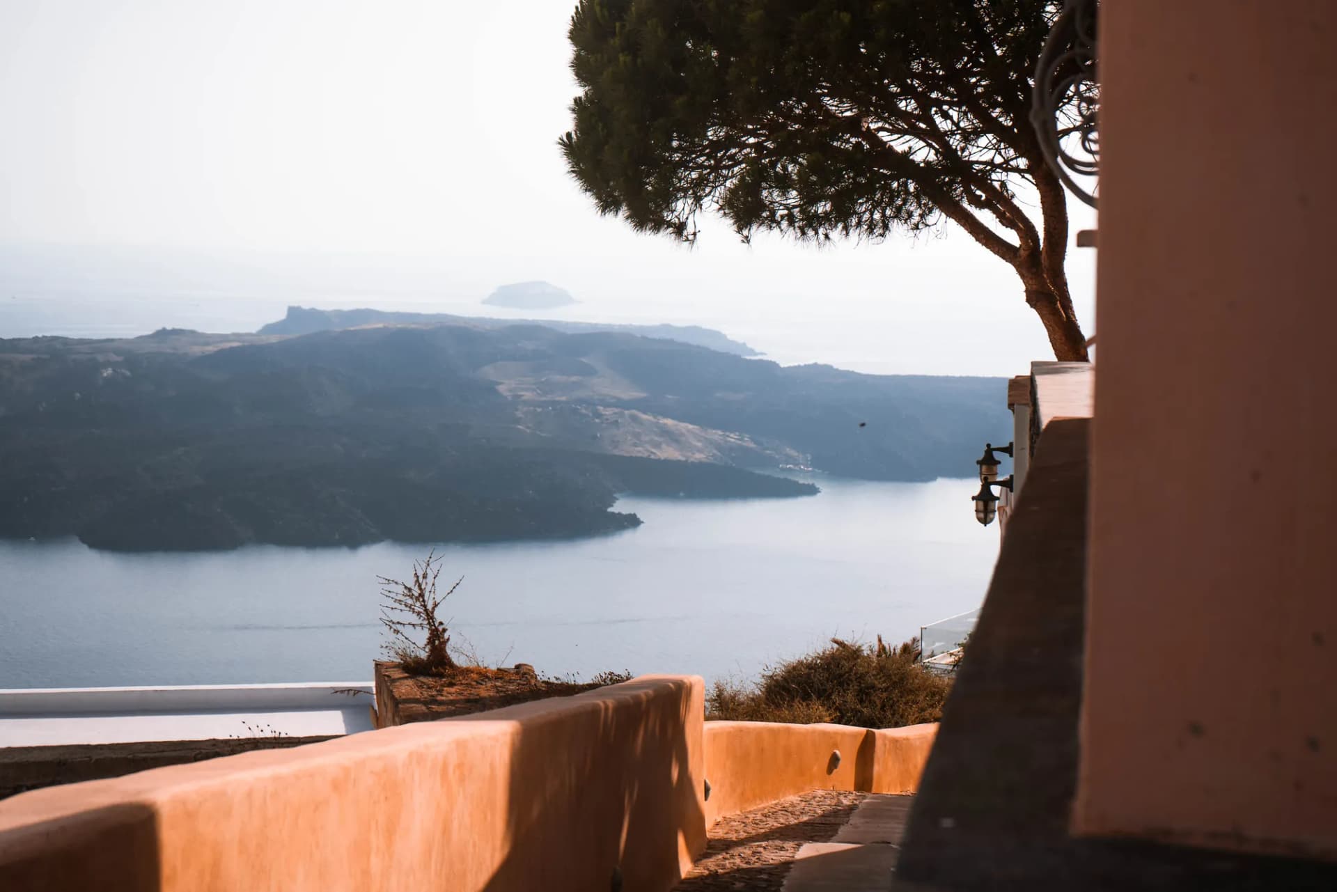 Santorin en été : le guide complet mois par mois (juin, juillet, août), Santorin, guide de voyage Âme Bohème