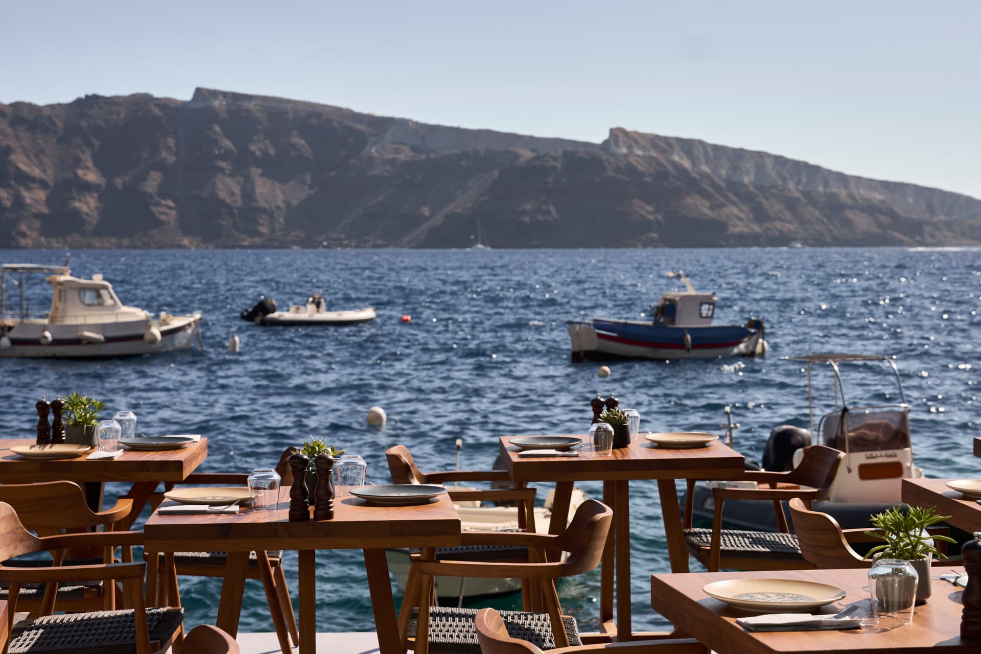 Basālt, le restaurant qui change la donne à Ammoudi Bay