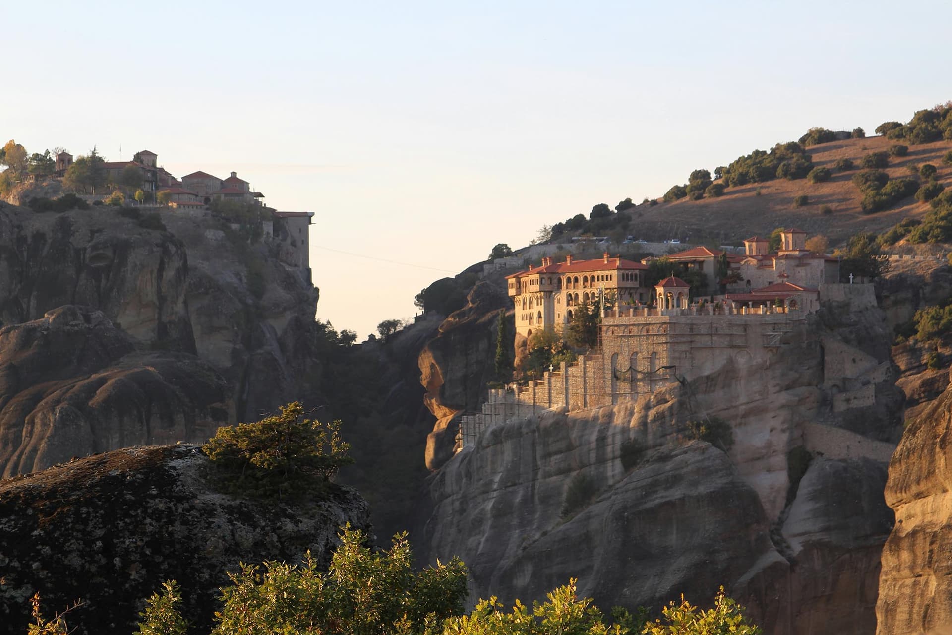 Vue sur les îles grecques depuis un point de vue en hauteur