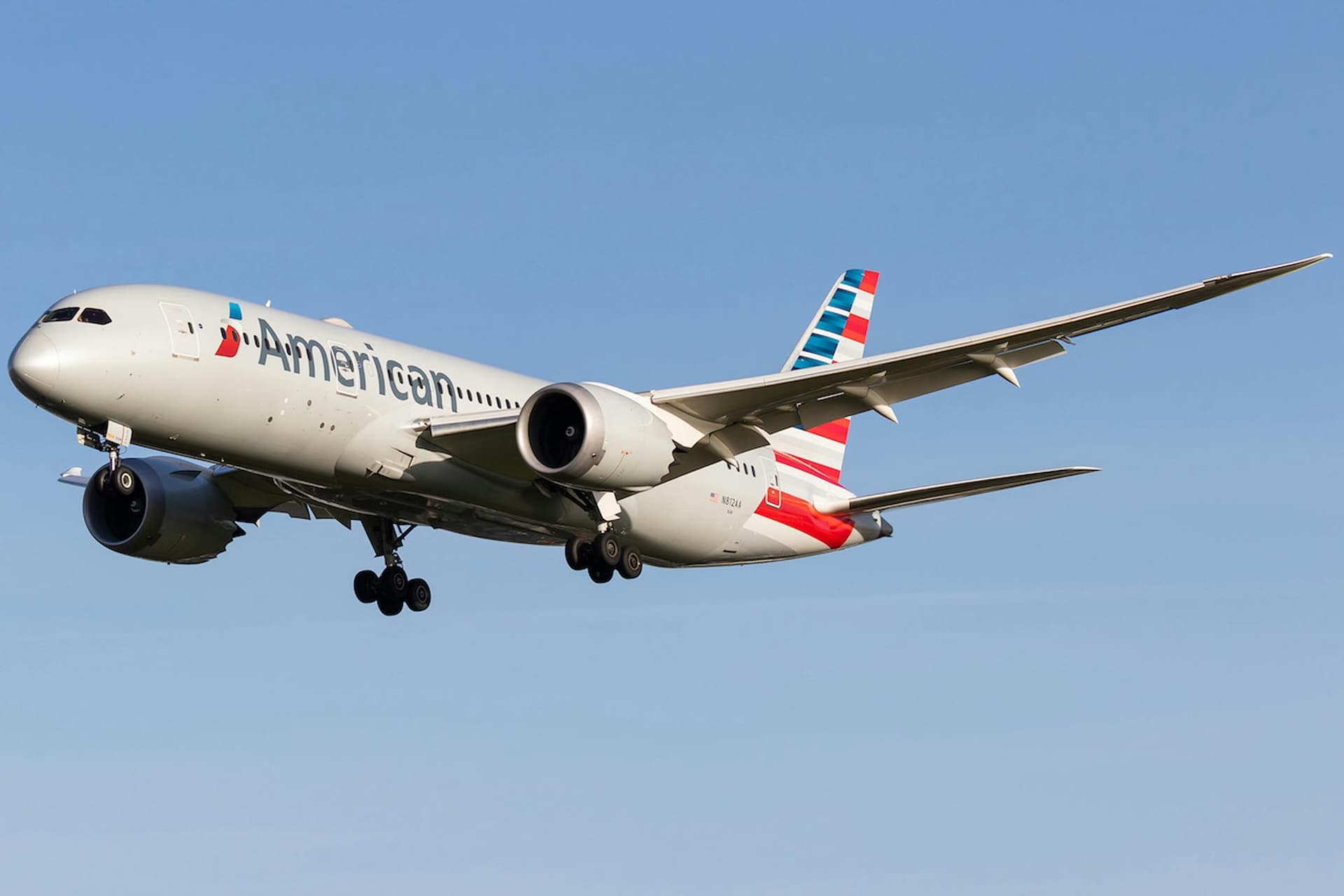 Panneau d'information des vols dans un terminal d'aéroport américain