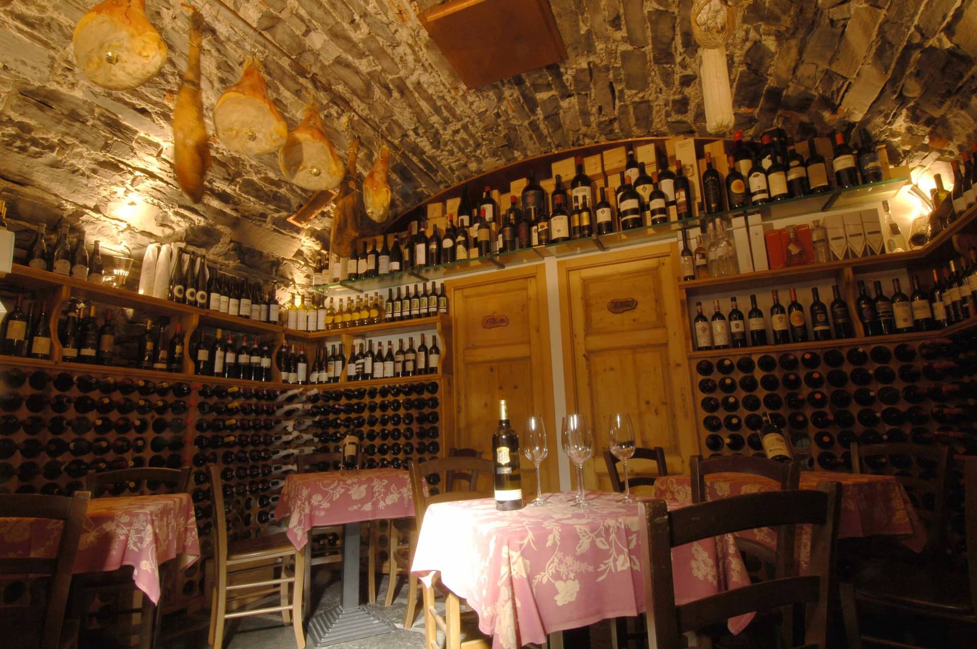 Counter and wine selection at Enoteca CavaTuracciolo in Bellagio