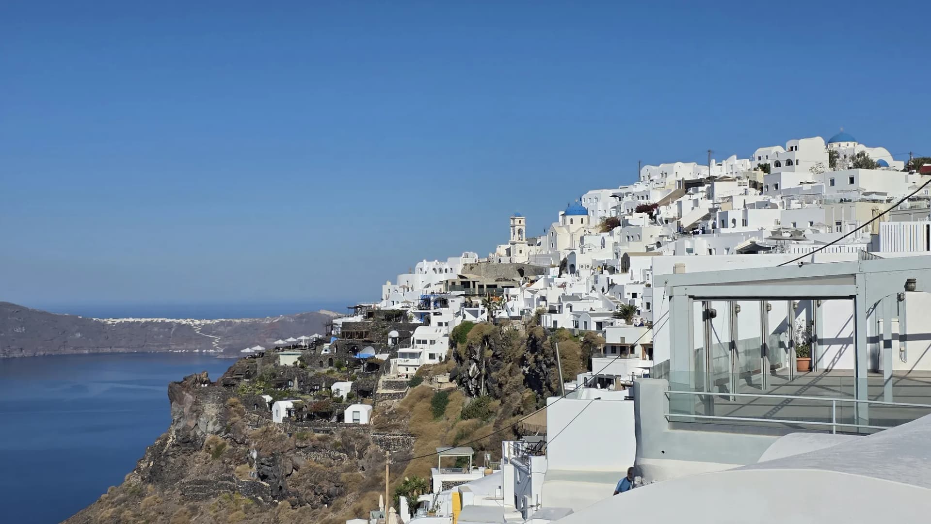 Paved path of the Fira-Oia hike crossing the village of Firostefani
