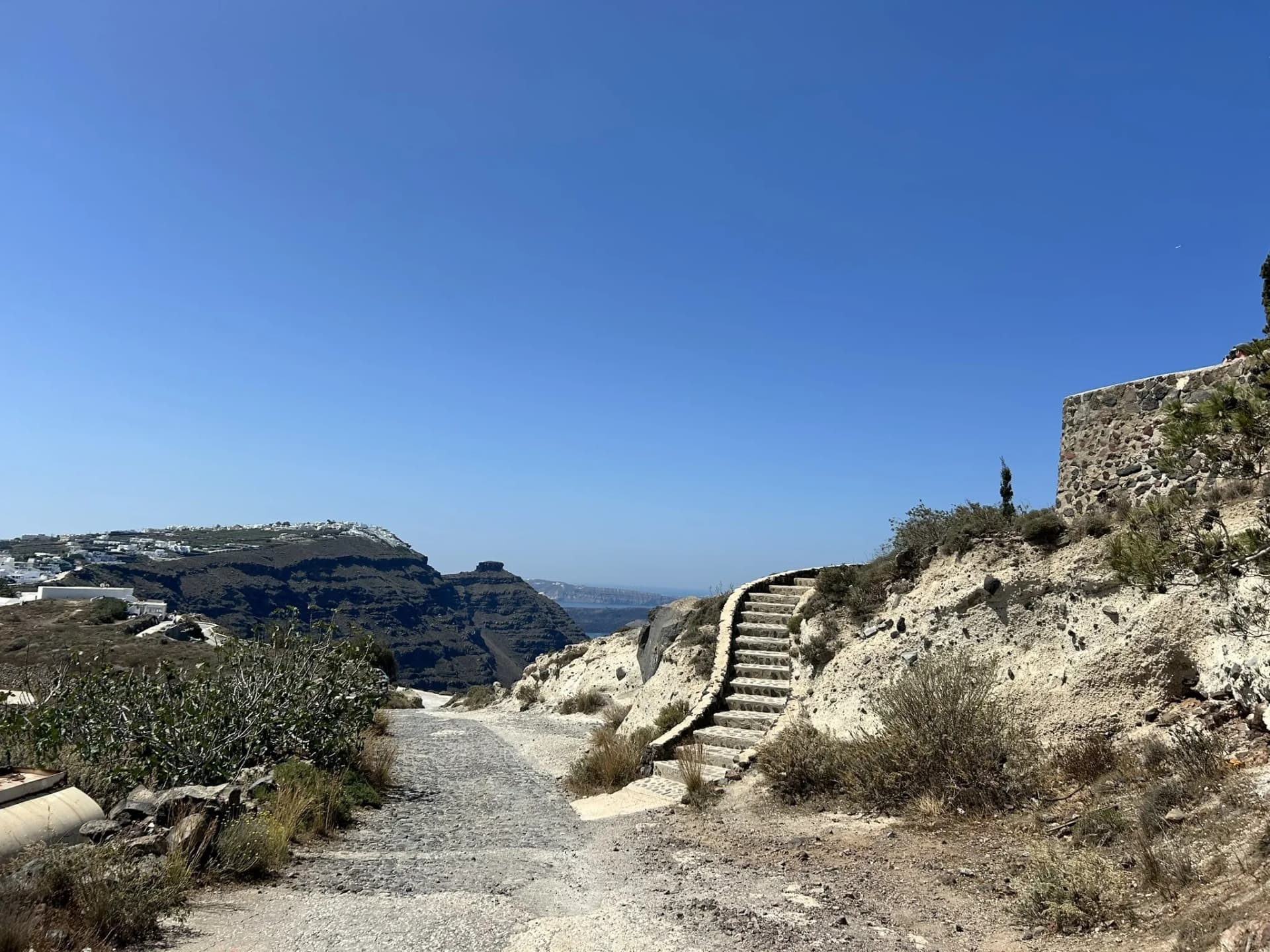 Hiking trail between Imerovigli and Oia, rocky terrain