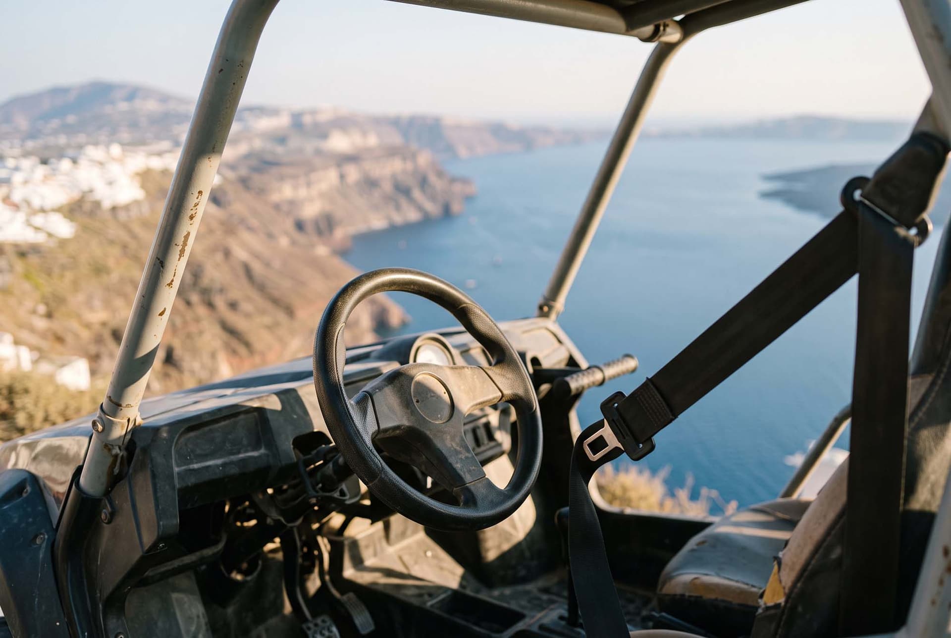 Une bonne idée de prendre un buggy à Santorin ?