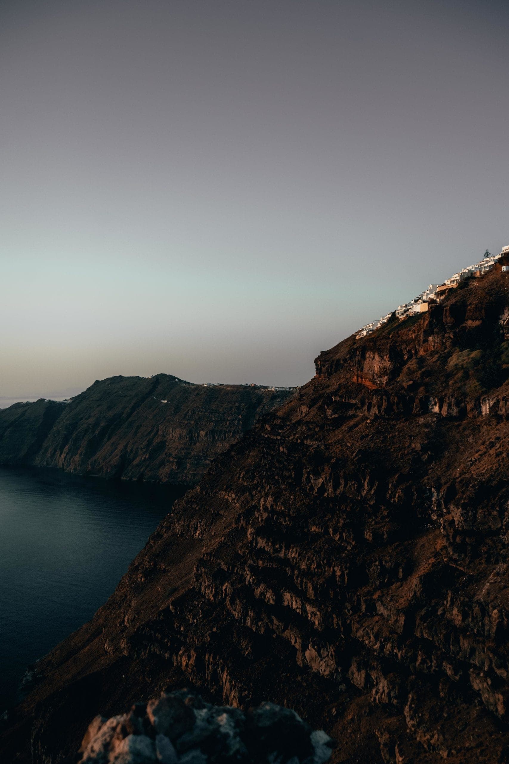 Comment visiter Skaros Rock à Santorin – Le guide de la randonnée
