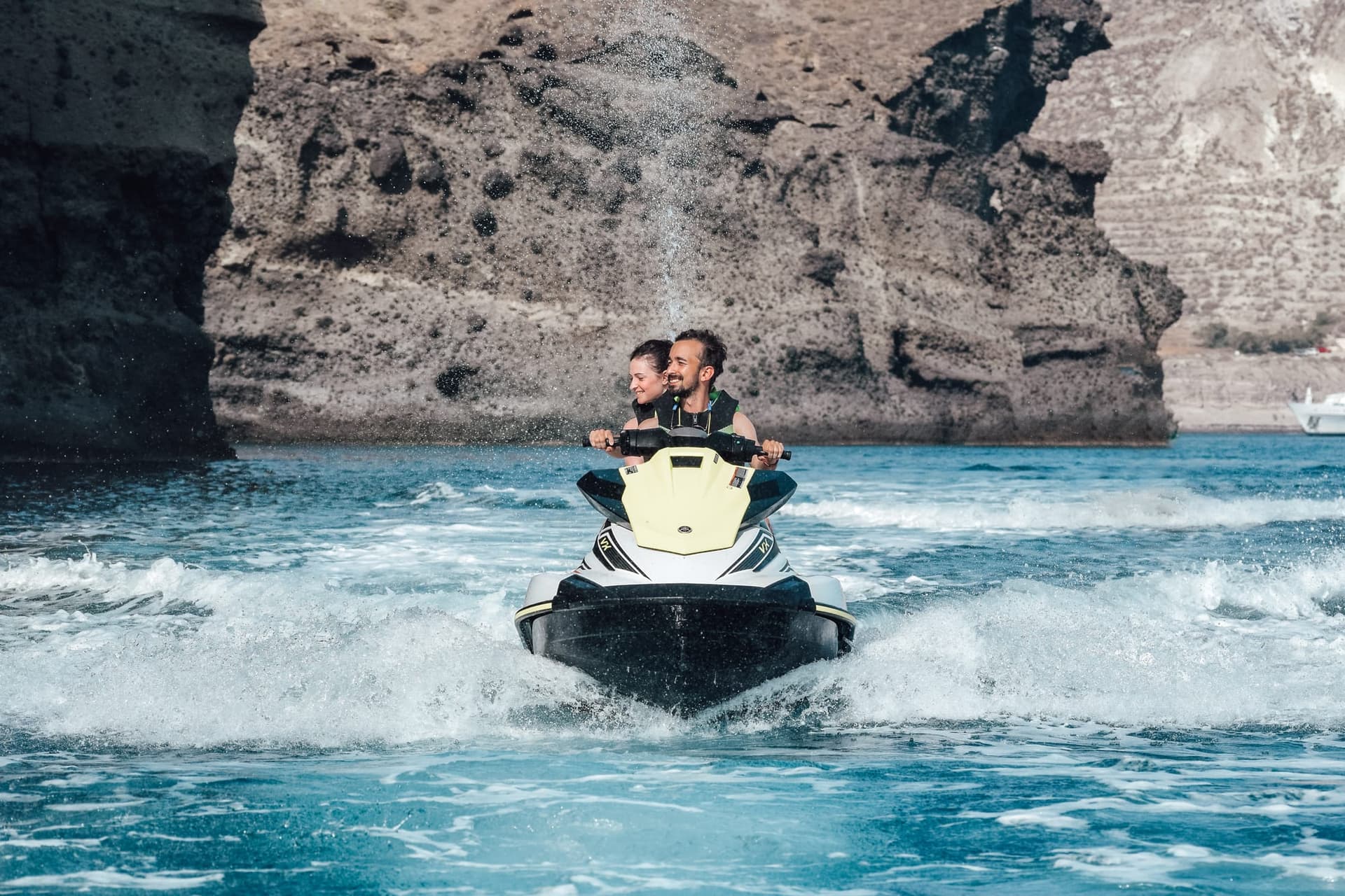 Jetski à Santorin : la meilleure activité de l’île en 2026