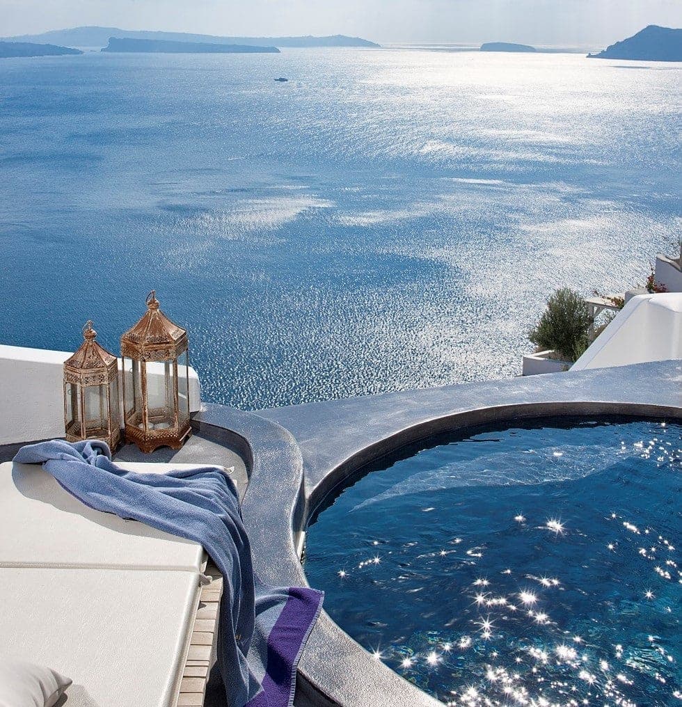 6 Hôtels les plus Luxueux de Santorin – Séjour de rêve dans les Cyclades