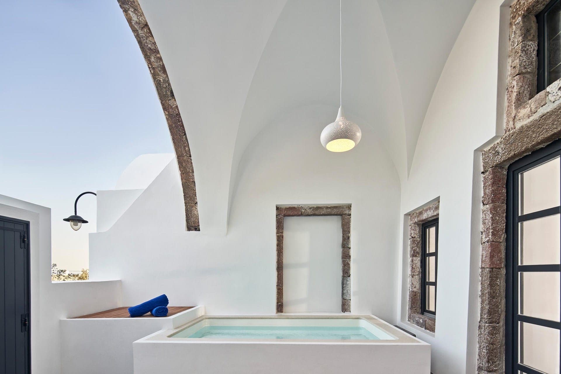 6 Hôtels les plus Luxueux de Santorin – Séjour de rêve dans les Cyclades