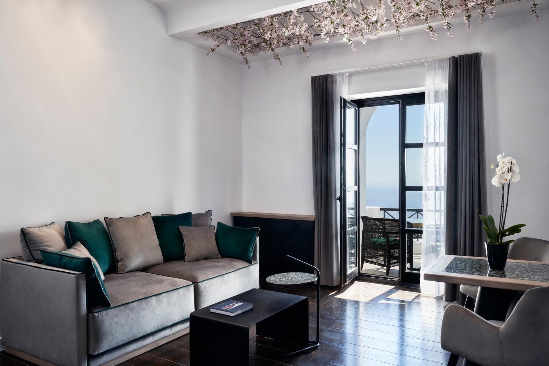 6 Hôtels les plus Luxueux de Santorin – Séjour de rêve dans les Cyclades