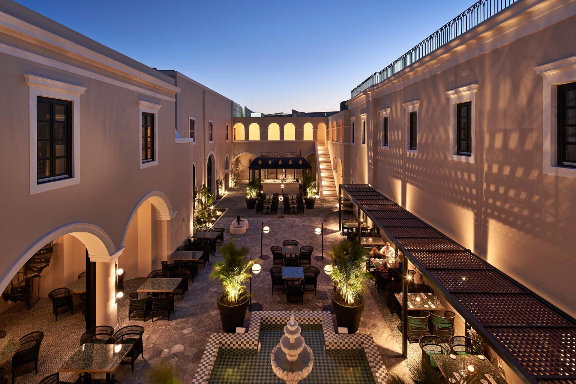 6 Hôtels les plus Luxueux de Santorin – Séjour de rêve dans les Cyclades