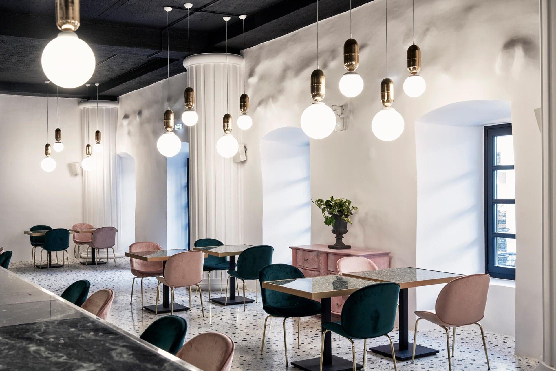 6 Hôtels les plus Luxueux de Santorin – Séjour de rêve dans les Cyclades