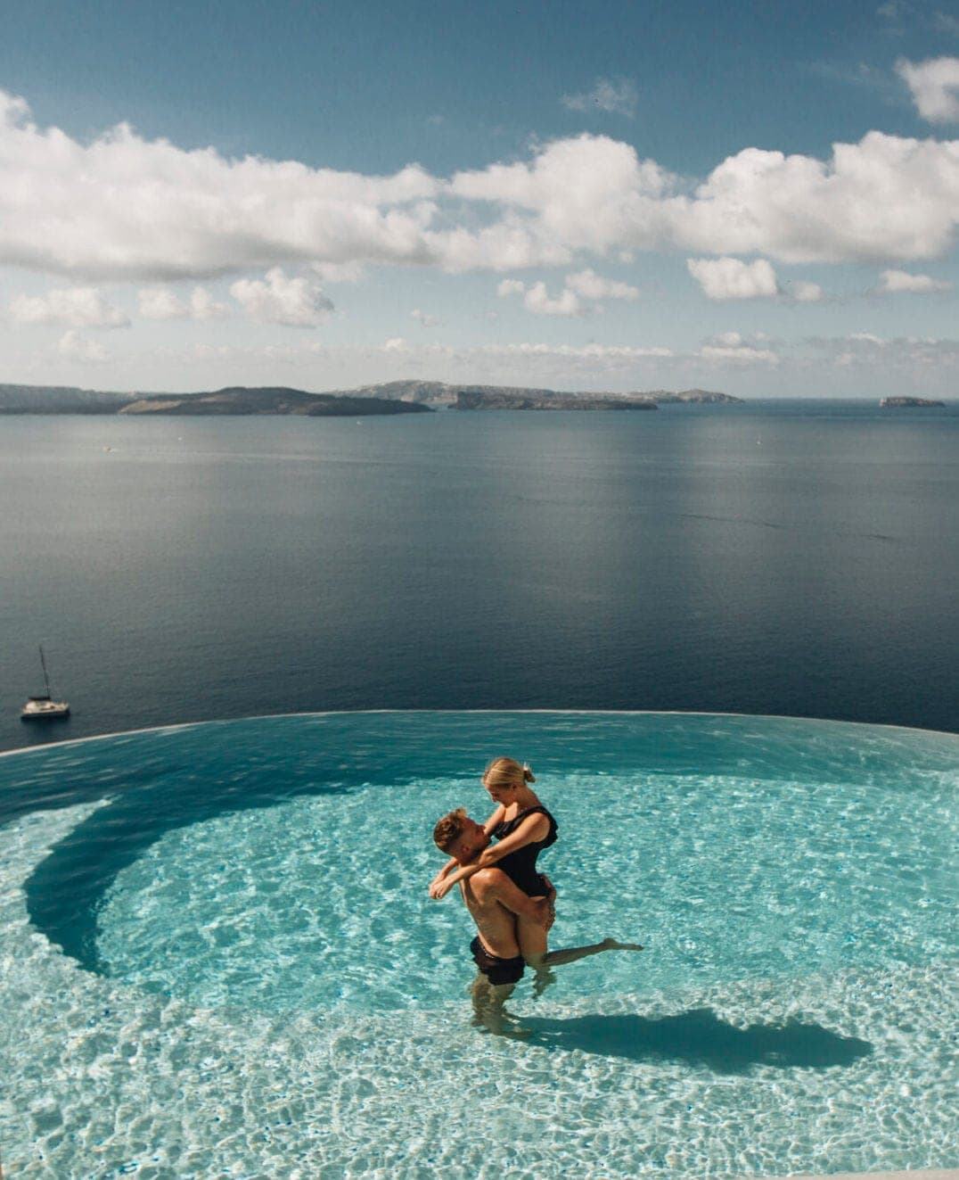 6 Hôtels les plus Luxueux de Santorin – Séjour de rêve dans les Cyclades