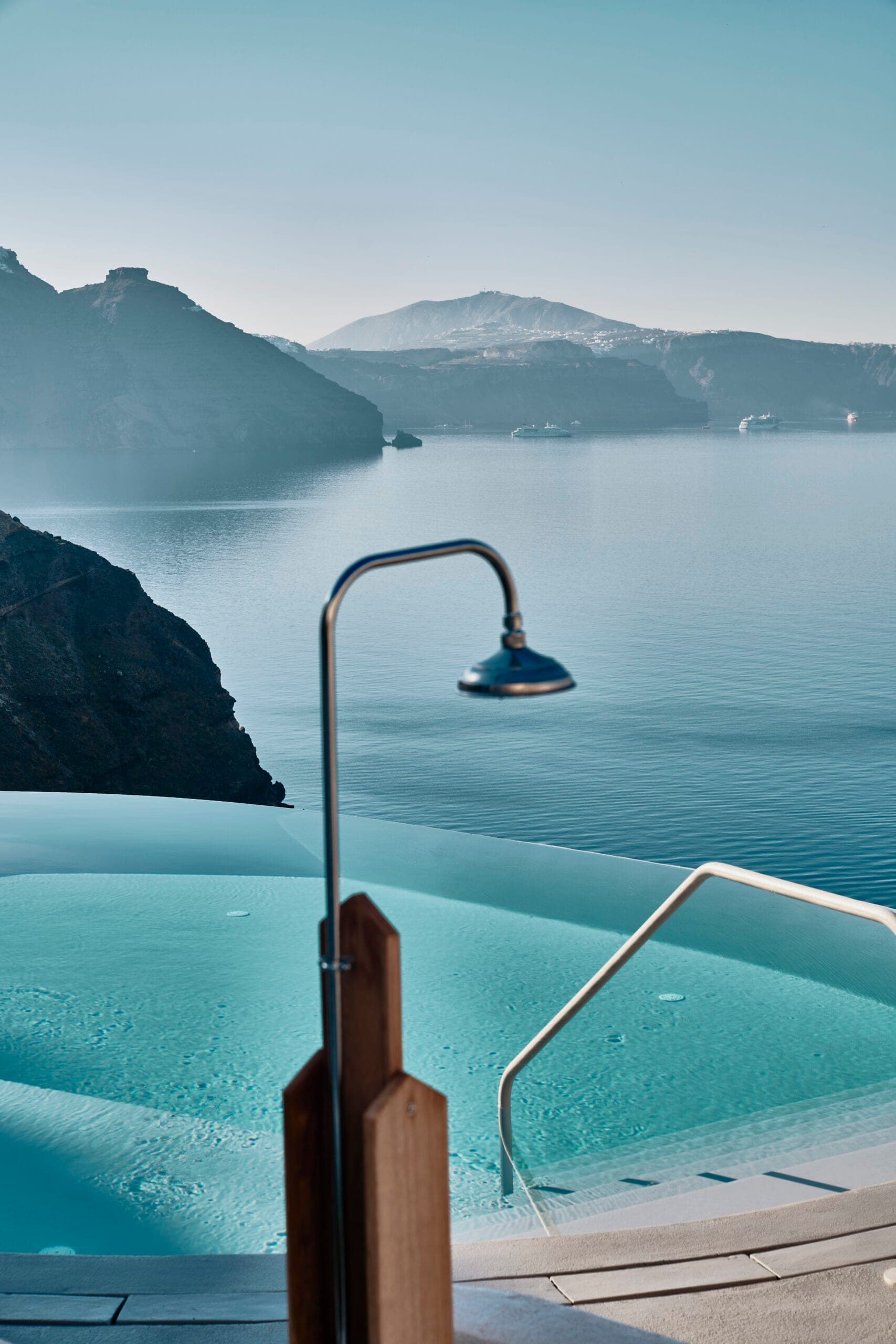 6 Hôtels les plus Luxueux de Santorin – Séjour de rêve dans les Cyclades