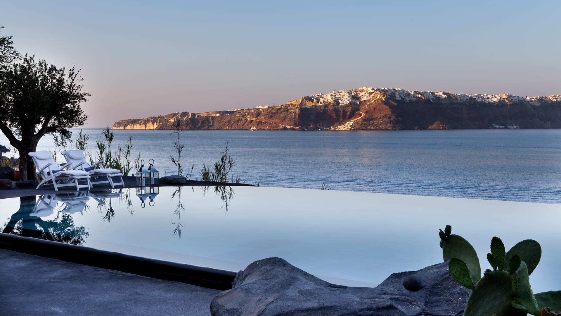 6 Hôtels les plus Luxueux de Santorin – Séjour de rêve dans les Cyclades