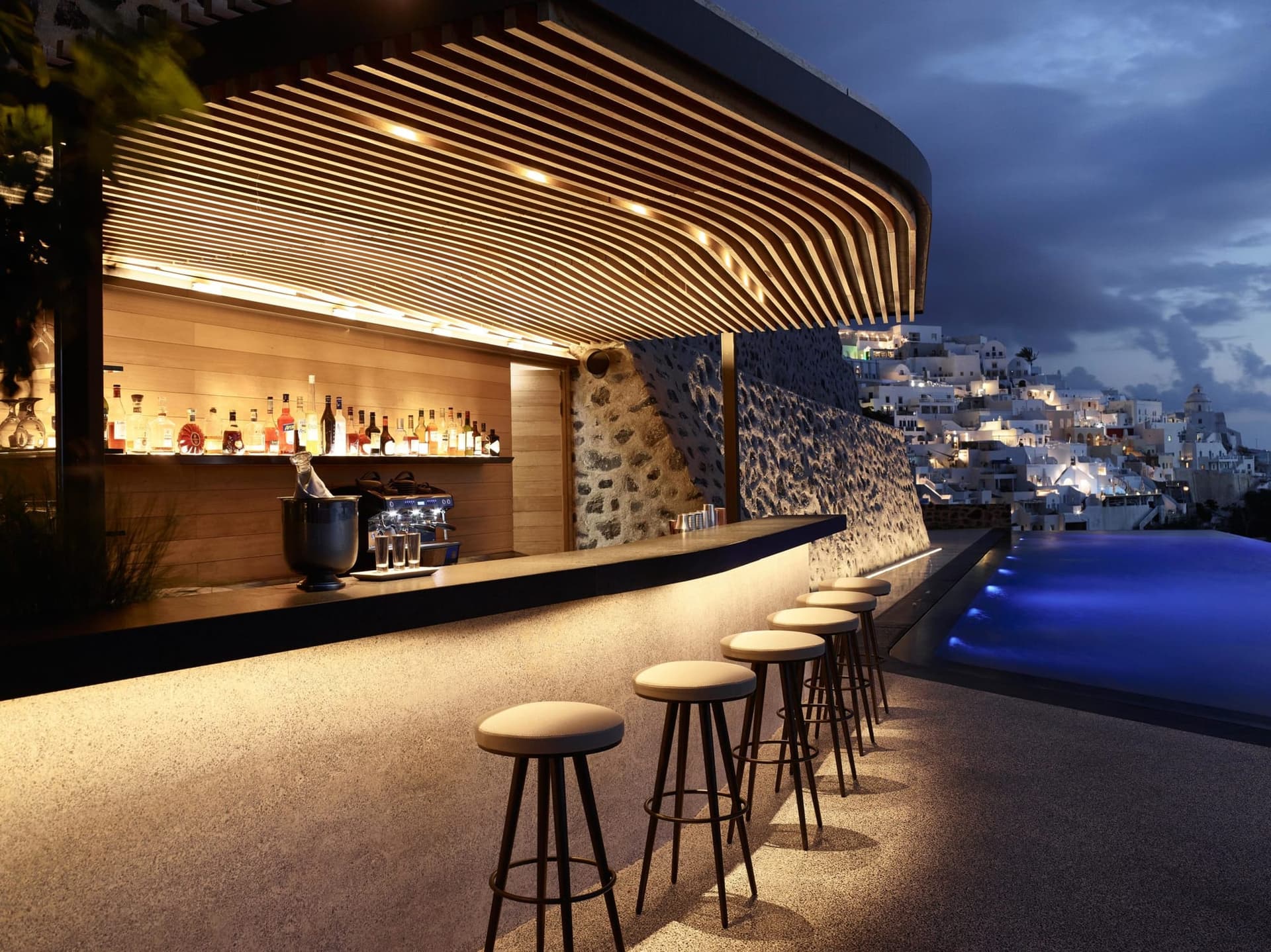 6 Hôtels les plus Luxueux de Santorin – Séjour de rêve dans les Cyclades