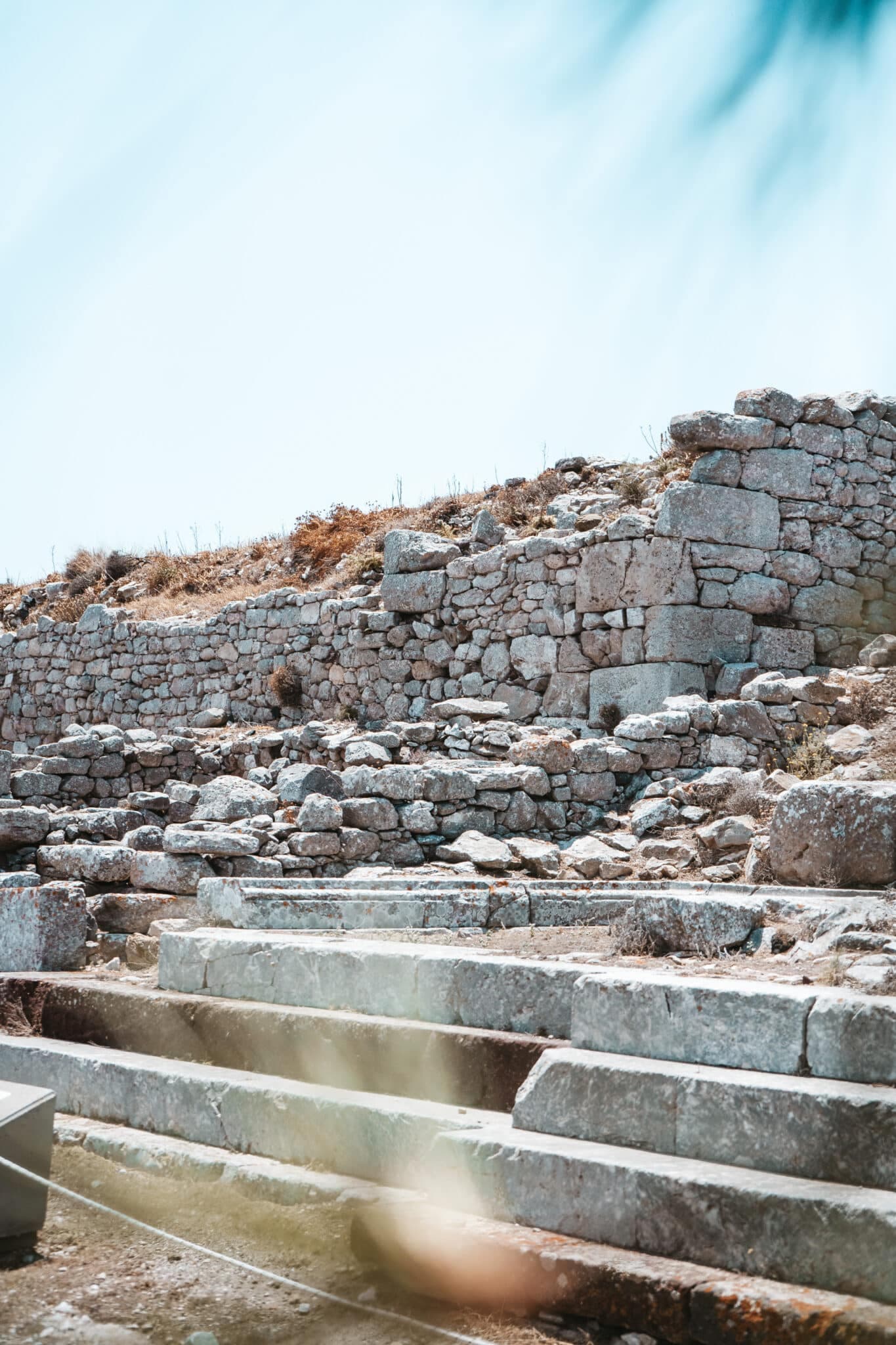 La cité antique de Thera à Santorin – Guide 2024