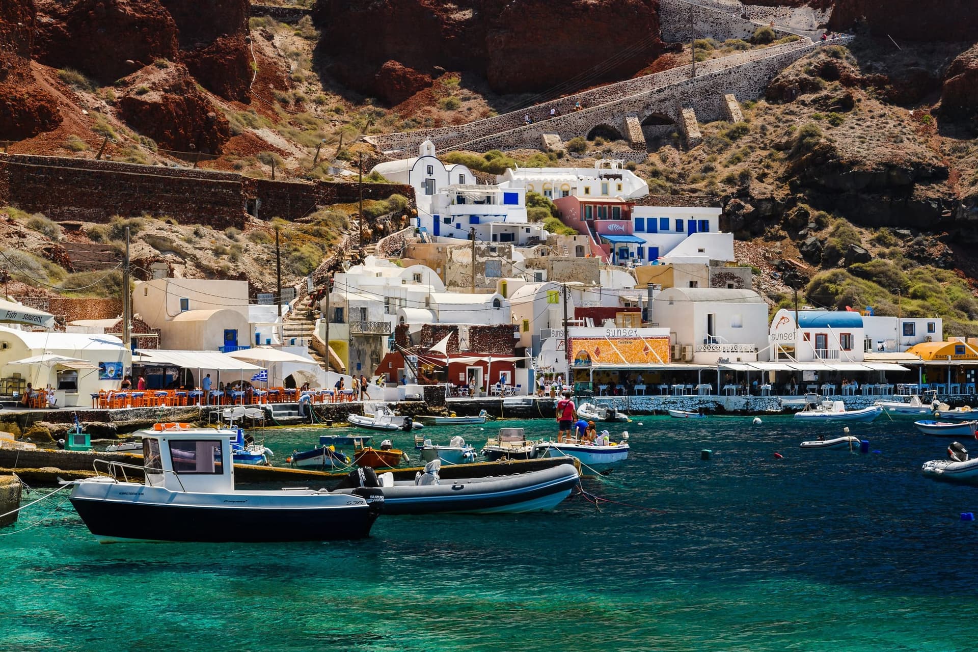 Découvrez le charme d’Oia : un guide du village de Santorin