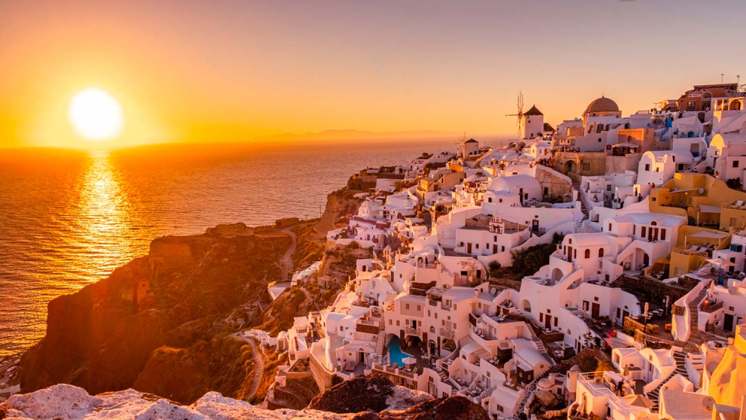 Visiter Santorin en juillet : le guide ultime pour un séjour de rêve