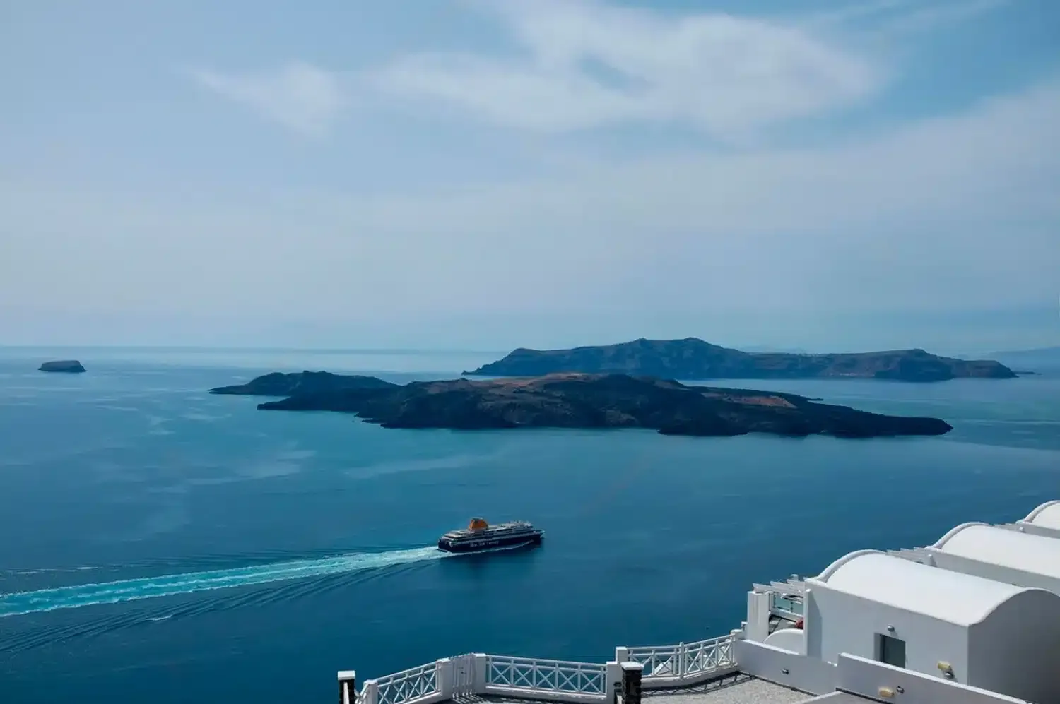 Comment prendre le ferry entre Athènes et Santorin en 2024