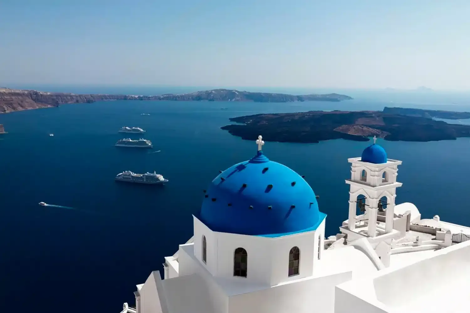Comment prendre le ferry entre Athènes et Santorin en 2024
