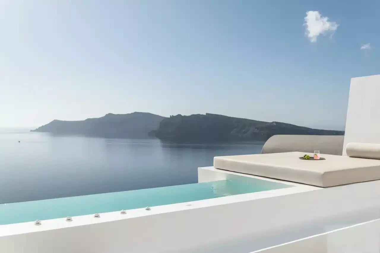 Les 7 meilleurs hôtels de Luxe d’Oia, à Santorin en 2024