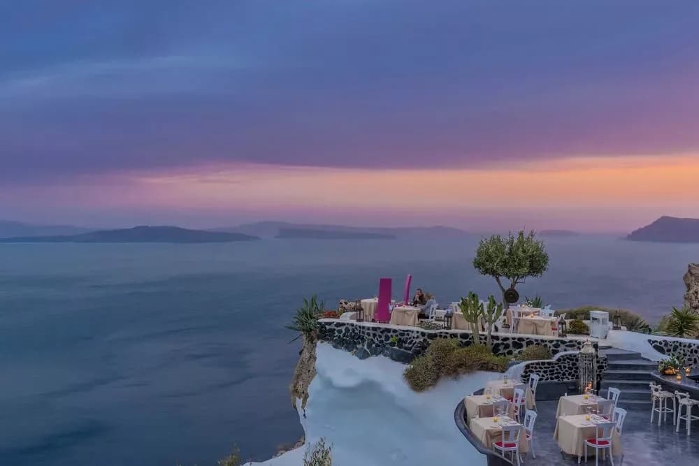 Découvrez le charme d’Oia : un guide du village de Santorin