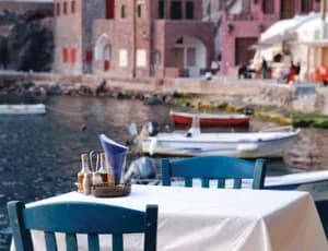 Restaurant Sunset Ammoudi by Paraskevas avec vue sur la baie