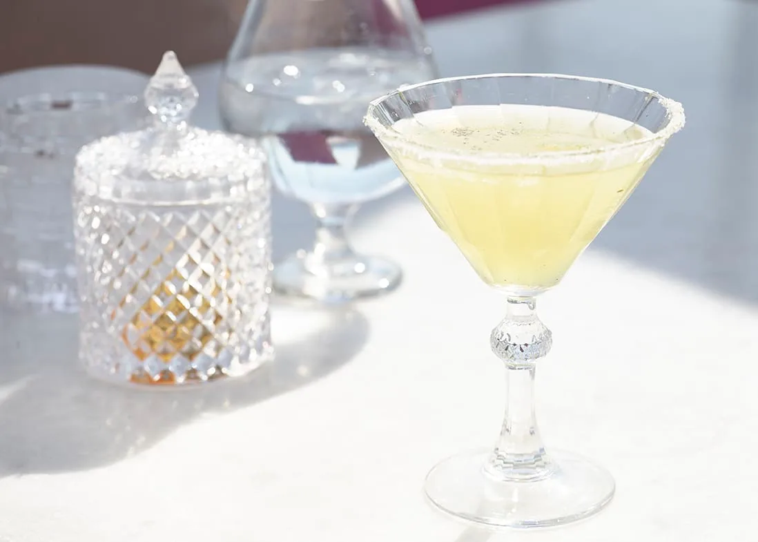 Les 10 Meilleurs bars de Santorin pour boire un verre