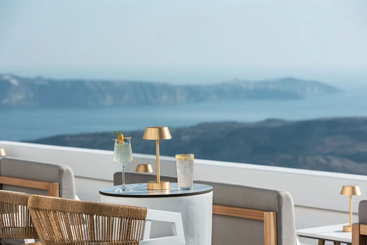 Les 10 Meilleurs bars de Santorin pour boire un verre