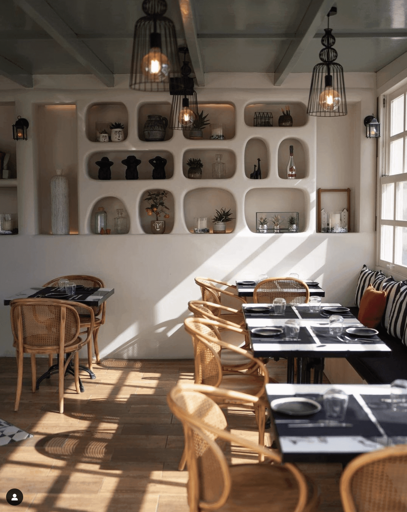 Les 10 Meilleurs bars de Santorin pour boire un verre