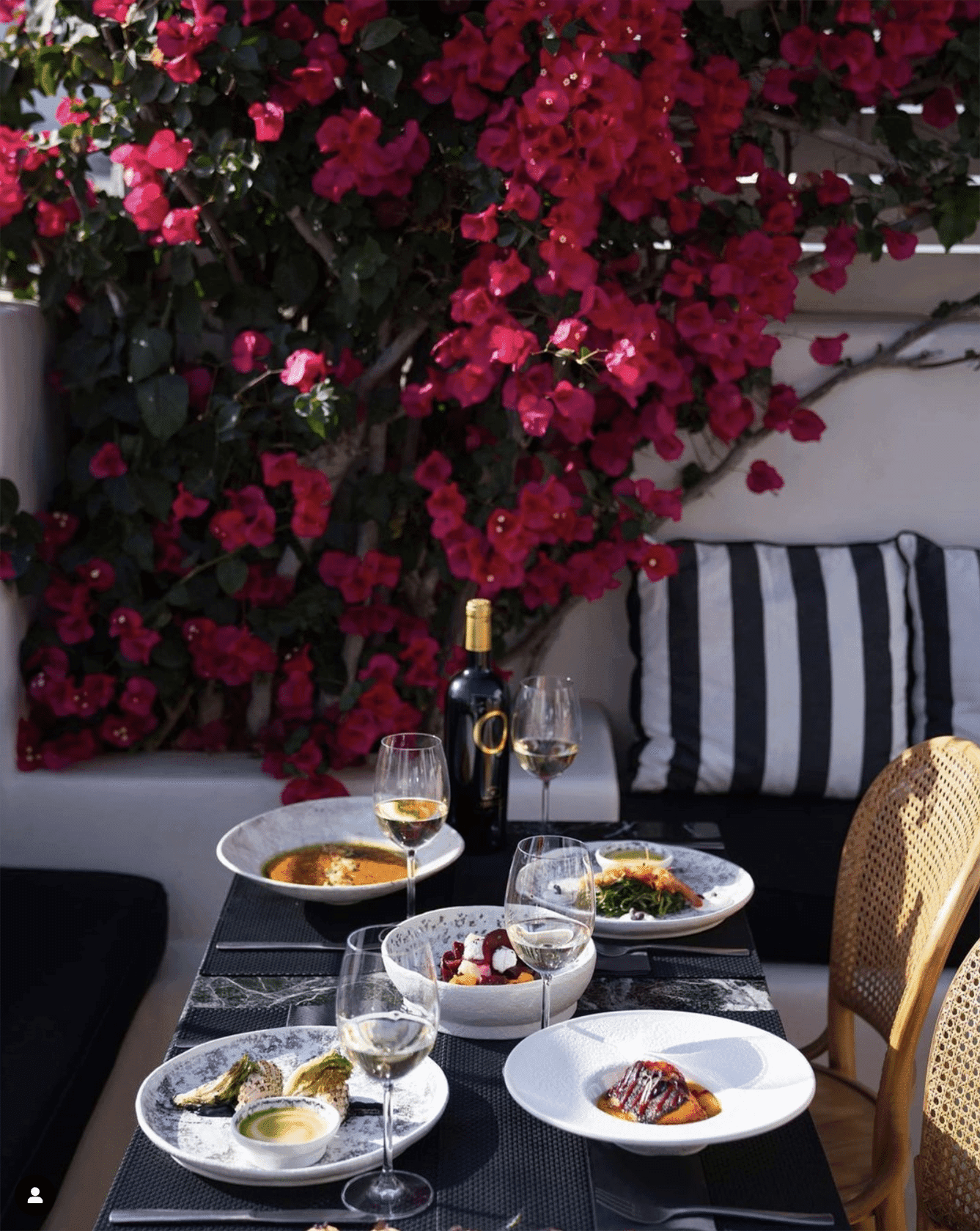 Les 10 Meilleurs bars de Santorin pour boire un verre