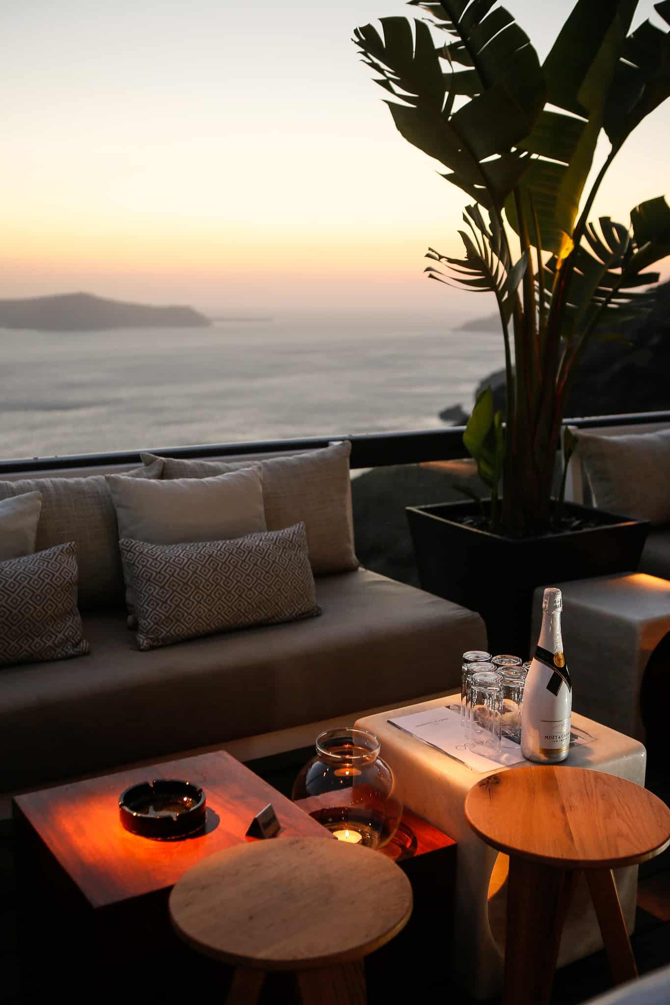 Les 10 Meilleurs bars de Santorin pour boire un verre