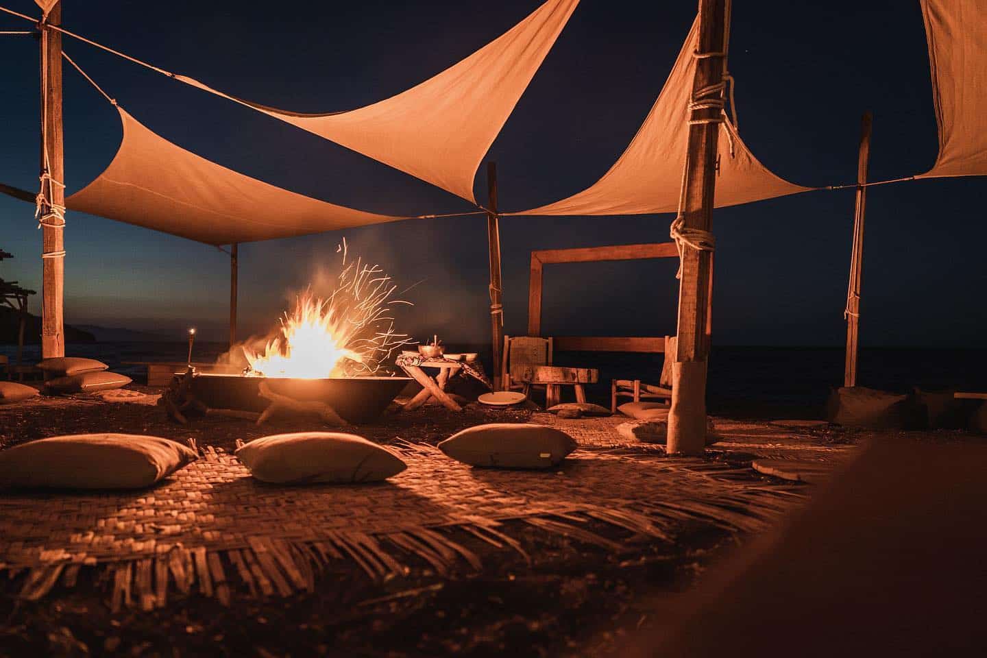 Les 10 Meilleurs bars de Santorin pour boire un verre