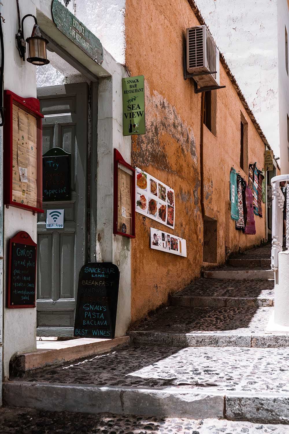Fira ou Oia? Comparaison des meilleures villes de Santorin