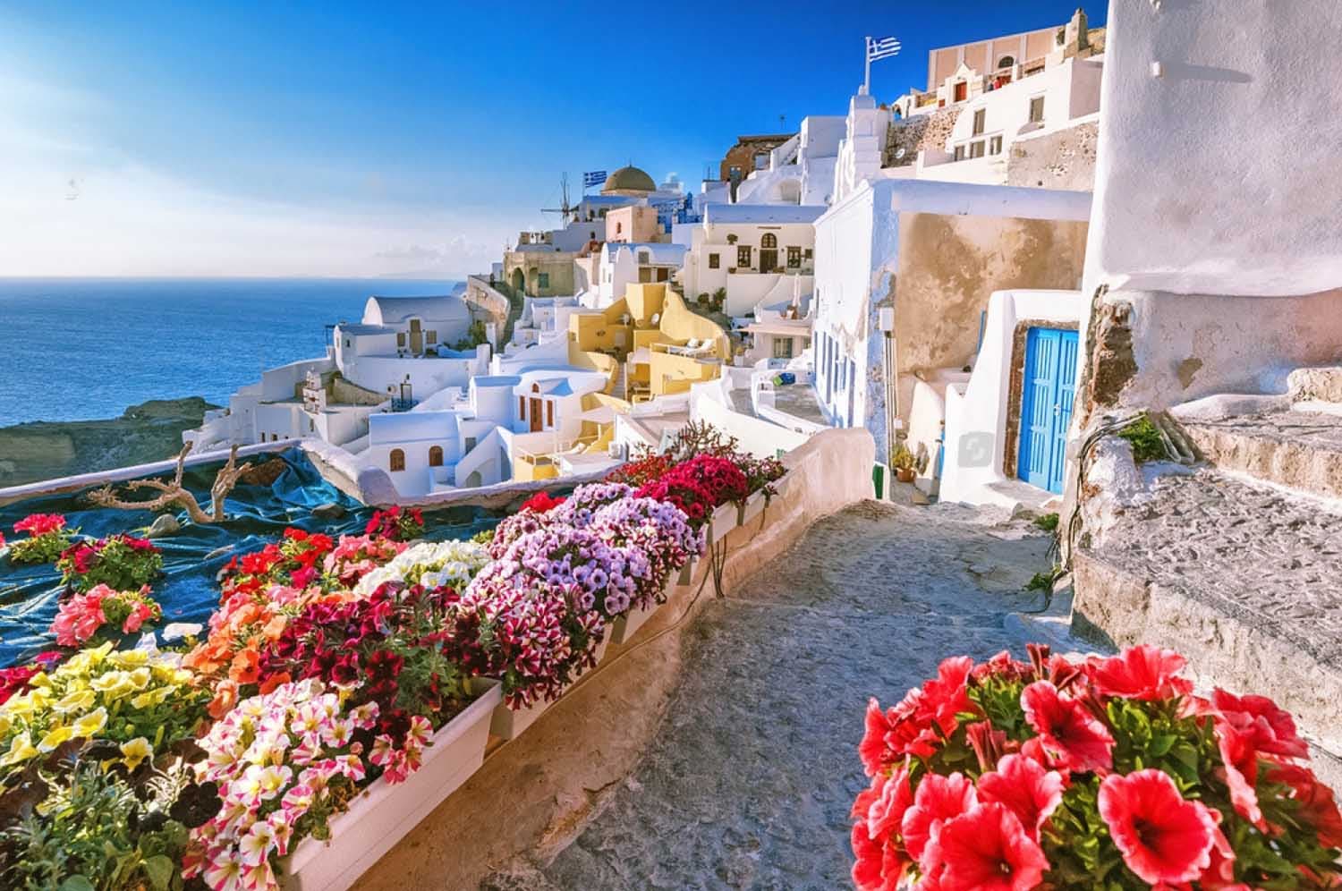 Découvrez le charme d’Oia : un guide du village de Santorin