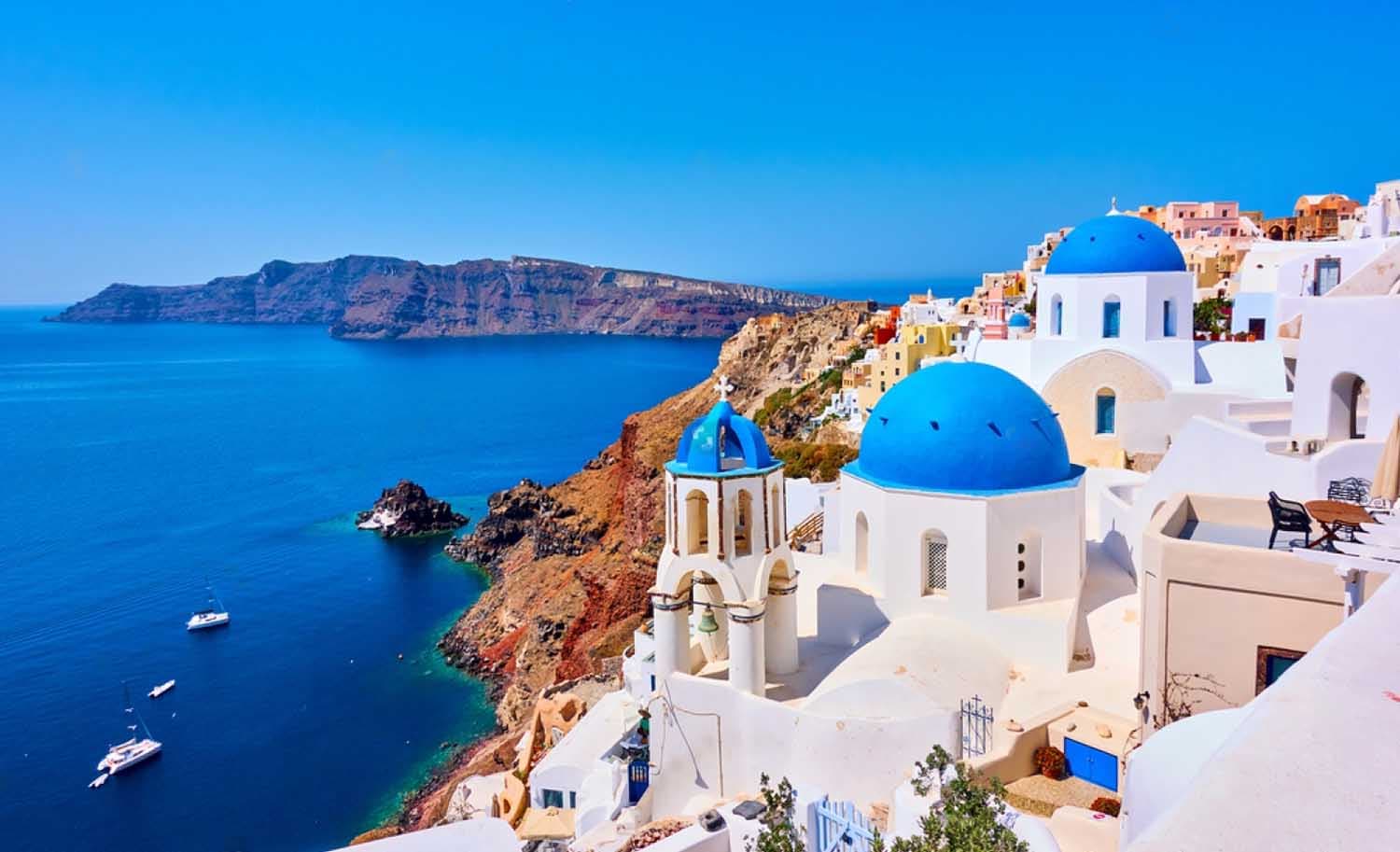 Imerovigli vs Oia: comparing the two Santorini villages